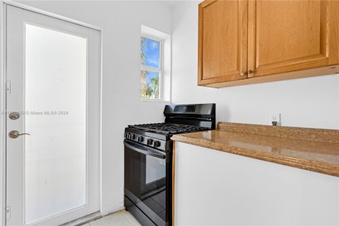 Condo in Miami Beach, Florida, 1 bedroom  № 1170749 - photo 8