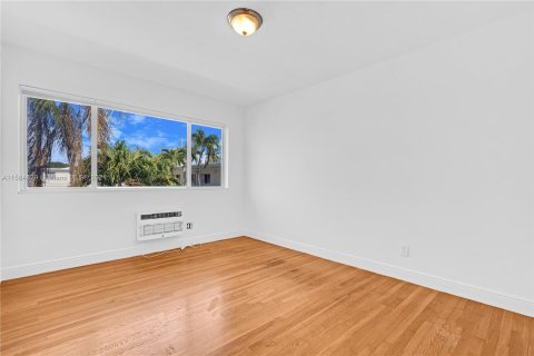 Condo in Miami Beach, Florida, 1 bedroom  № 1170749 - photo 19