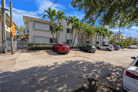 Condo in Miami Beach, Florida, 1 bedroom  № 1170749 - photo 29