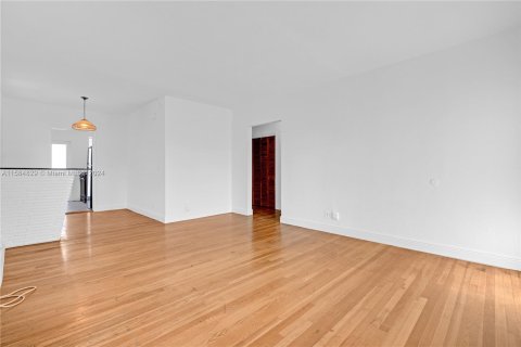 Condo in Miami Beach, Florida, 1 bedroom  № 1170749 - photo 21