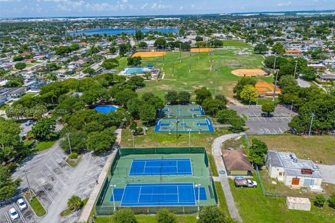 Propiedad comercial en venta en Hialeah, Florida № 1331857 - foto 23