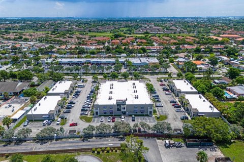 Commercial property in Hialeah, Florida № 1331857 - photo 26