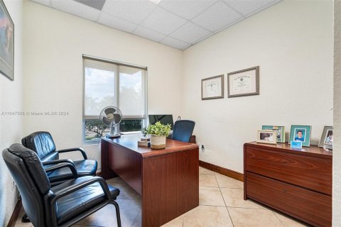 Immobilier commercial à vendre à Hialeah, Floride № 1331857 - photo 11