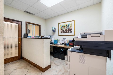 Commercial property in Hialeah, Florida № 1331857 - photo 15