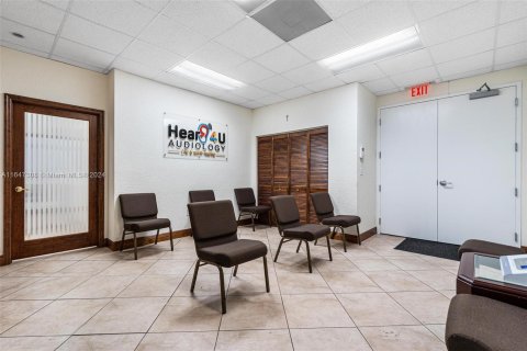 Propiedad comercial en venta en Hialeah, Florida № 1331857 - foto 22