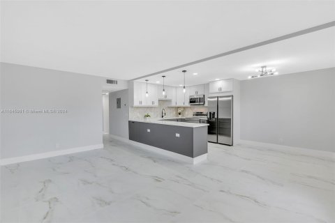 Copropriété à vendre à Boca Raton, Floride: 2 chambres, 83.24 m2 № 1331849 - photo 2