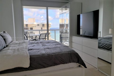 Condo in Miami Beach, Florida, 1 bedroom  № 496512 - photo 11