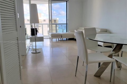 Condo in Miami Beach, Florida, 1 bedroom  № 496512 - photo 9