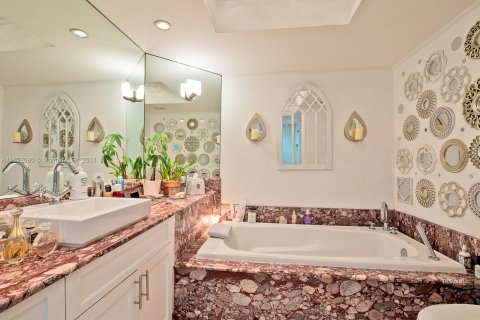 Condo in Aventura, Florida, 3 bedrooms  № 1347744 - photo 24