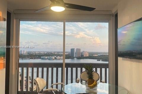 Condominio en alquiler en Aventura, Florida, 3 dormitorios, 176.51 m2 № 1347744 - foto 16