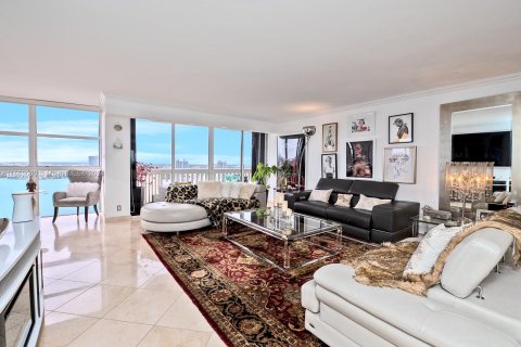 Condominio en alquiler en Aventura, Florida, 3 dormitorios, 176.51 m2 № 1347744 - foto 2