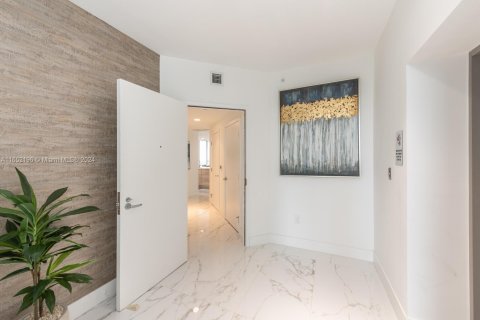 Condo in North Miami Beach, Florida, 3 bedrooms  № 1347746 - photo 3