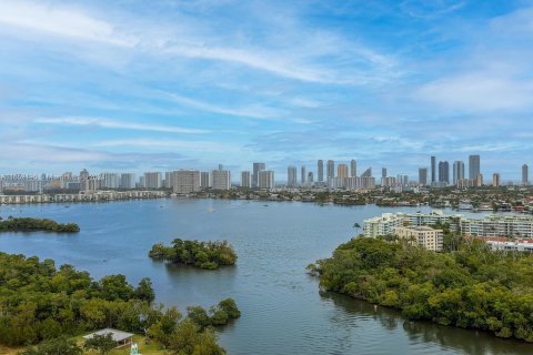 Condo in North Miami Beach, Florida, 3 bedrooms  № 1347746 - photo 2