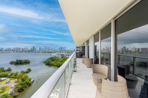 Condominio en alquiler en North Miami Beach, Florida, 3 dormitorios, 144.56 m2 № 1347746 - foto 1