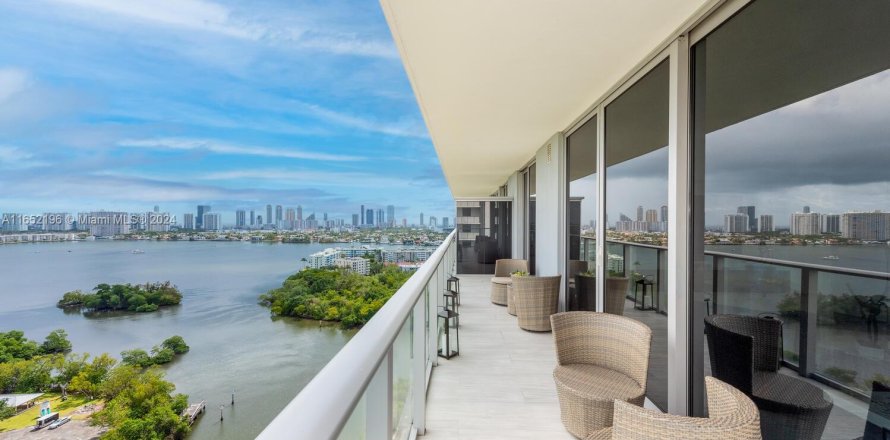 Condominio en North Miami Beach, Florida, 3 dormitorios  № 1347746