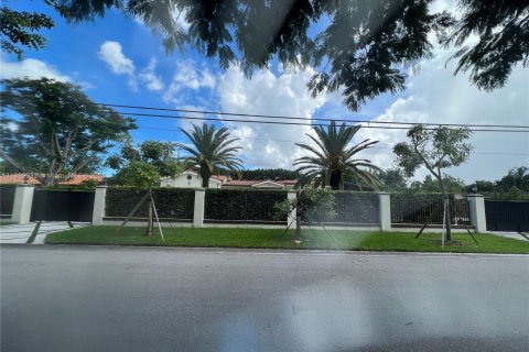 Casa en venta en Miami, Florida, 9 dormitorios, 370.96 m2 № 1347745 - foto 4