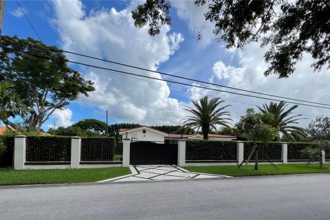 Villa ou maison à vendre à Miami, Floride: 9 chambres, 370.96 m2 № 1347745 - photo 2