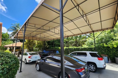 Villa ou maison à vendre à Miami, Floride: 9 chambres, 370.96 m2 № 1347745 - photo 21