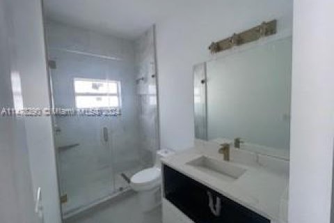 House in Pompano Beach, Florida 4 bedrooms, 148.55 sq.m. № 822321 - photo 13