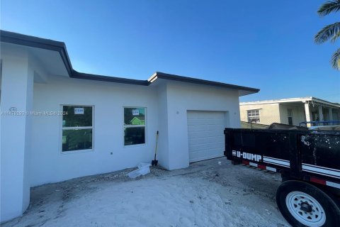 Casa en venta en Pompano Beach, Florida, 4 dormitorios, 148.55 m2 № 822321 - foto 3