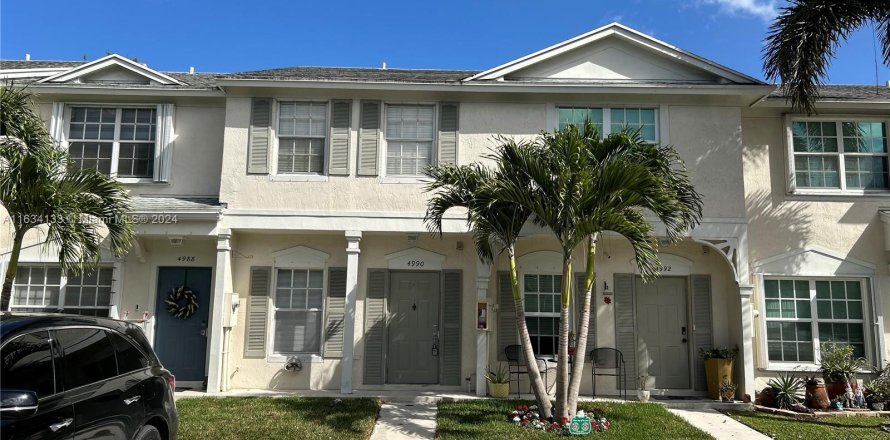 Townhouse in Dania Beach, Florida 2 bedrooms, 103.12 sq.m. № 1295065