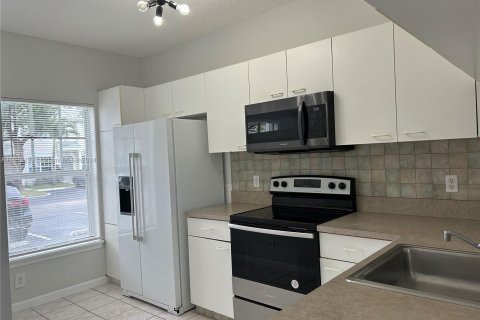 Townhouse in Dania Beach, Florida 2 bedrooms, 103.12 sq.m. № 1295065 - photo 4