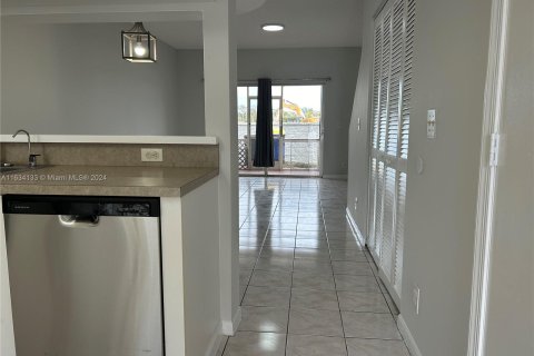 Adosado en venta en Dania Beach, Florida, 2 dormitorios, 103.12 m2 № 1295065 - foto 3