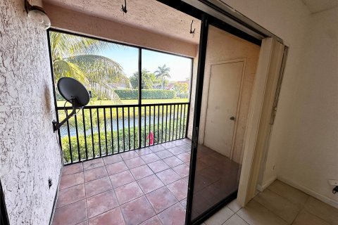 Condo in Coral Springs, Florida, 2 bedrooms  № 1319095 - photo 12