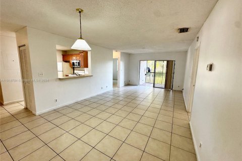 Condo in Coral Springs, Florida, 2 bedrooms  № 1319095 - photo 6