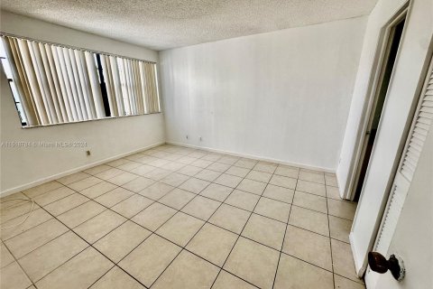 Condo in Coral Springs, Florida, 2 bedrooms  № 1319095 - photo 14