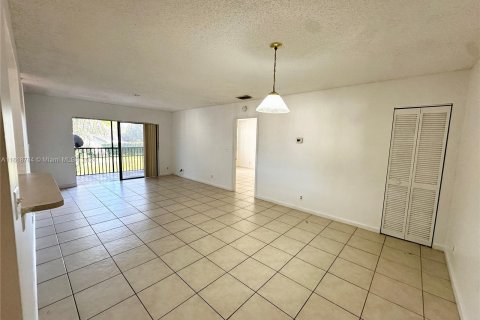 Condo in Coral Springs, Florida, 2 bedrooms  № 1319095 - photo 5