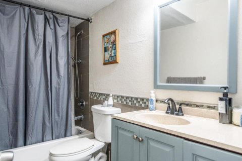 Immobilier commercial à vendre à Miami, Floride: 241.55 m2 № 930143 - photo 18