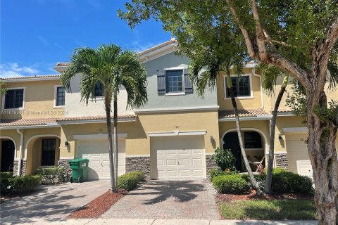 Adosado en venta en Miami, Florida, 3 dormitorios, 155.24 m2 № 1281215 - foto 1