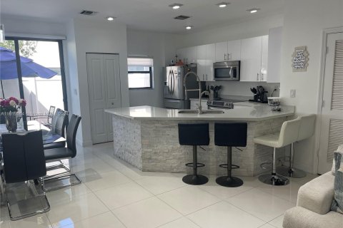 Adosado en venta en Miami, Florida, 3 dormitorios, 155.24 m2 № 1281215 - foto 5