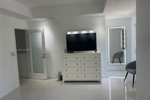 Adosado en venta en Miami, Florida, 3 dormitorios, 155.24 m2 № 1281215 - foto 27