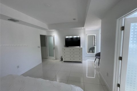 Townhouse in Miami, Florida 3 bedrooms, 155.24 sq.m. № 1281215 - photo 29