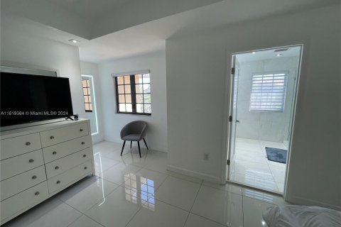 Townhouse in Miami, Florida 3 bedrooms, 155.24 sq.m. № 1281215 - photo 30