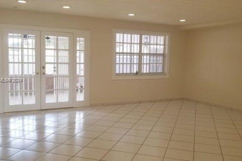 Villa ou maison à vendre à Miami, Floride: 4 chambres, 248.7 m2 № 1325586 - photo 3