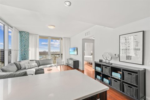 Condo in Miami Beach, Florida, 1 bedroom  № 1281005 - photo 16