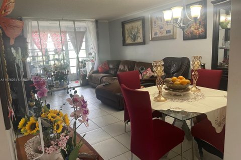 Condo in Sunrise, Florida, 1 bedroom  № 1281004 - photo 1