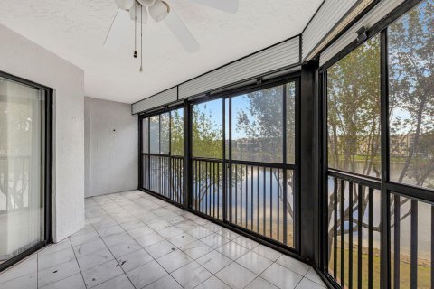 Condo in Tamarac, Florida, 2 bedrooms  № 1217178 - photo 6