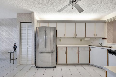 Condo in Tamarac, Florida, 2 bedrooms  № 1217178 - photo 28