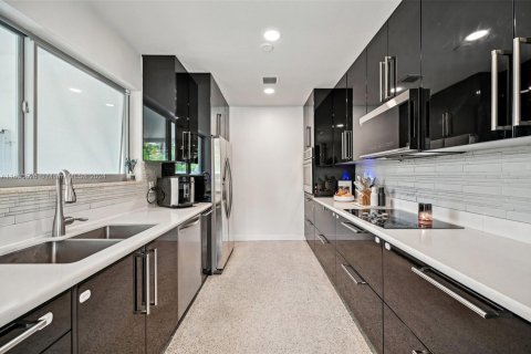 Casa en venta en Miami, Florida, 4 dormitorios, 179.58 m2 № 1294118 - foto 6