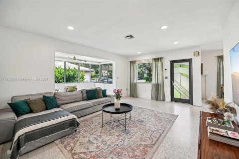 Villa ou maison à vendre à Miami, Floride: 4 chambres, 179.58 m2 № 1294118 - photo 3