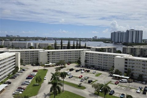 Copropriété à vendre à Aventura, Floride: 2 chambres, 145.39 m2 № 1357135 - photo 2