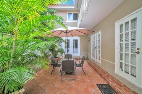 Casa en venta en Coral Gables, Florida, 3 dormitorios, 257.15 m2 № 1357137 - foto 10