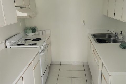 Condo in Miami Beach, Florida, 2 bedrooms  № 1357136 - photo 7