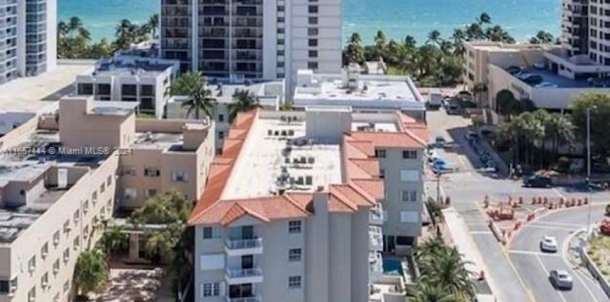 Condominio en Miami Beach, Florida, 2 dormitorios  № 1357136