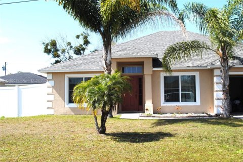 Villa ou maison à vendre à Kissimmee, Floride: 3 chambres, 169.55 m2 № 1357165 - photo 1