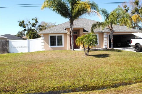 Villa ou maison à vendre à Kissimmee, Floride: 3 chambres, 169.55 m2 № 1357165 - photo 2